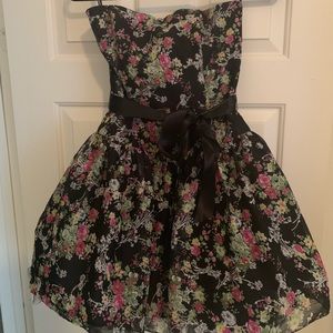 Beautiful Jessica McClintock dress